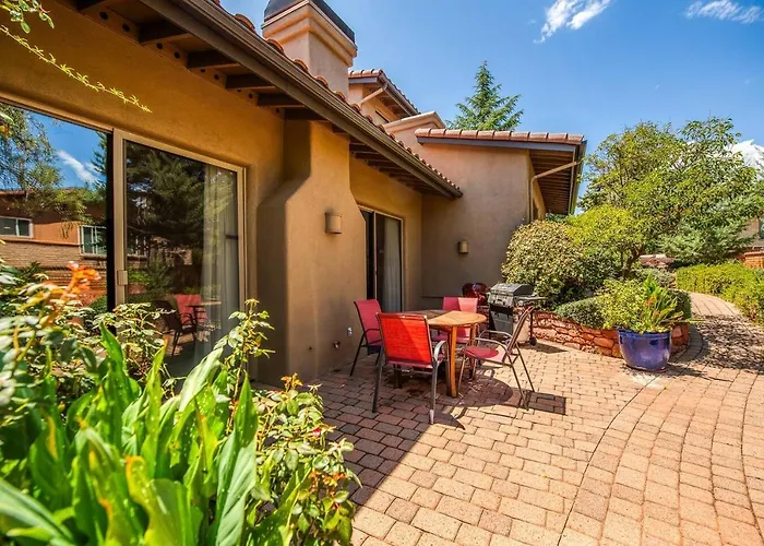 Uptown Sedona Gem: 3-Bed Townhome With Majestic Views And Central Location
