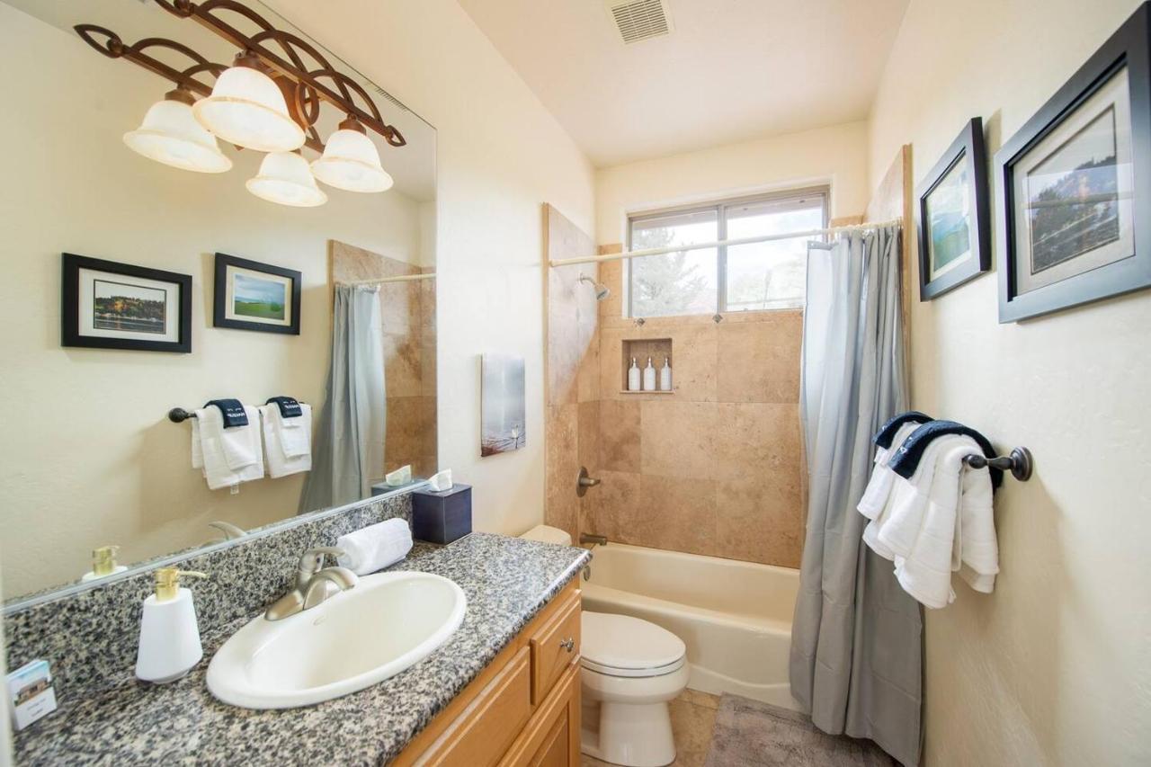 Сasa de vacaciones Uptown Gem: 3-bed Townhome With Majestic Views And Location *