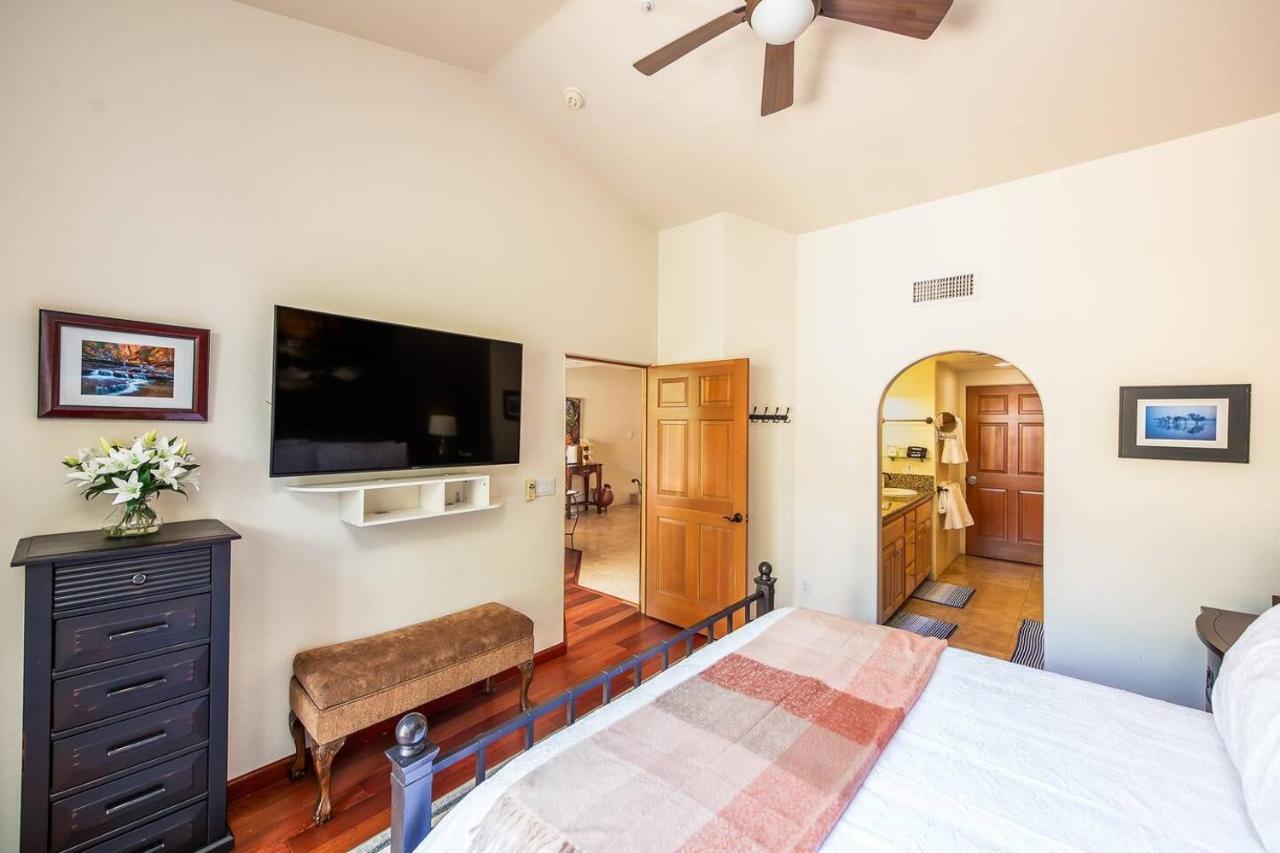 Uptown Gem: 3-bed Townhome With Majestic Views And Location Сasa de vacaciones